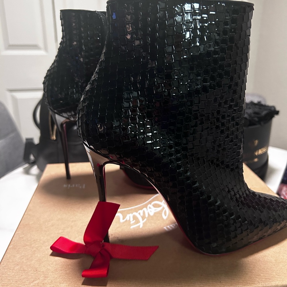 So Kate Ankle Booty shoe- box and dust bag included . Excellent condition
